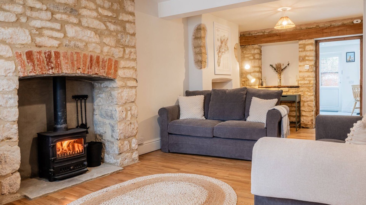 Stratton Cottage | Churn View - a cottage that sleeps 4 guests in 2 bedrooms