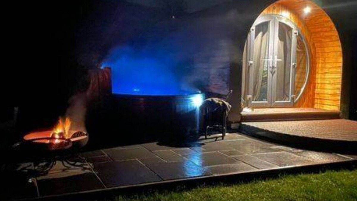 Erwood Cabin | Chwefru Timber Frame Pod with Private Hot tub