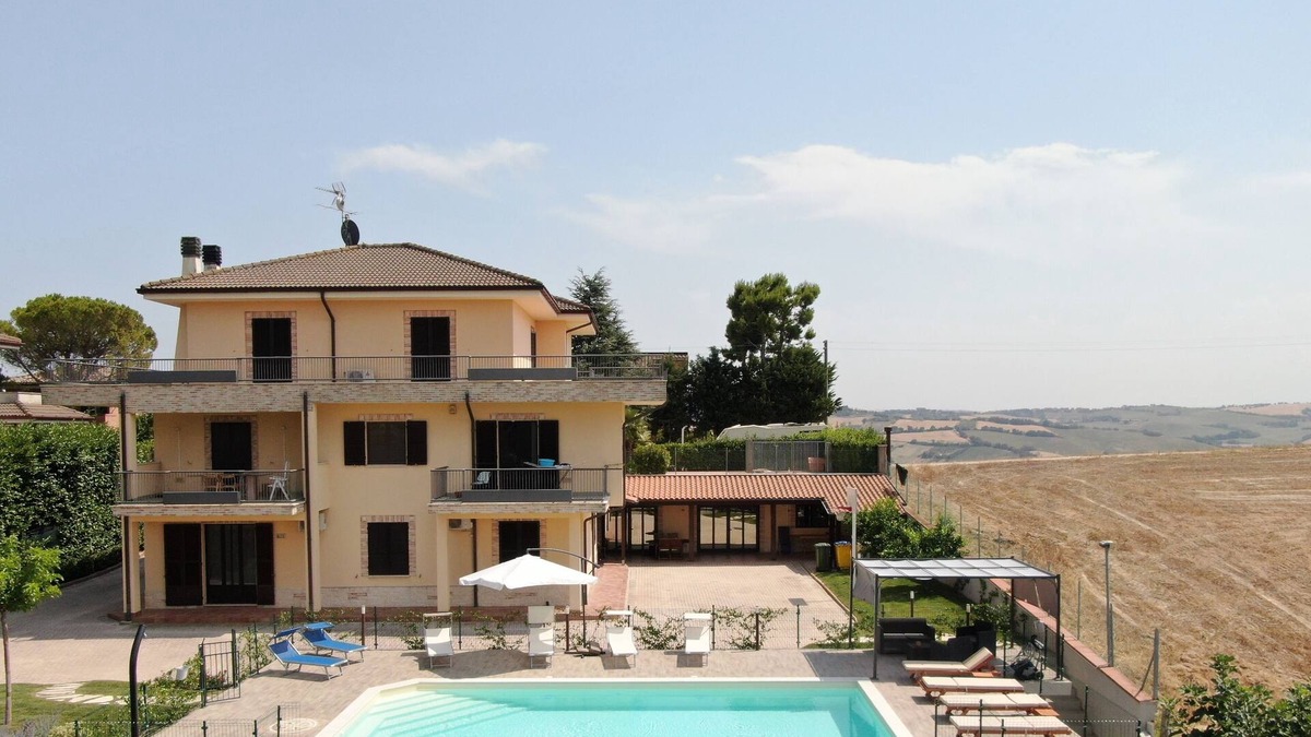 Montegranaro House | Ciarpella house with private pool for up to 11 people a few km from the sea