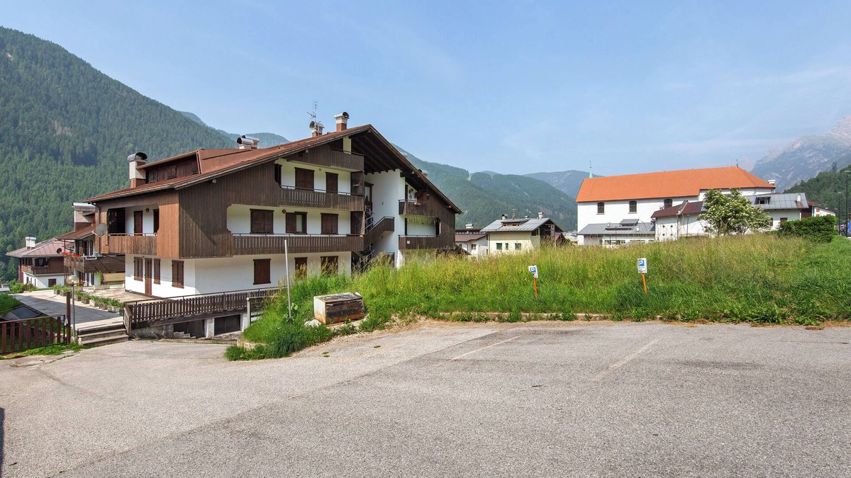 Auronzo di Cadore Apartment | Ciasa 'Valentina' with Mountain View, Balcony and Wi-Fi