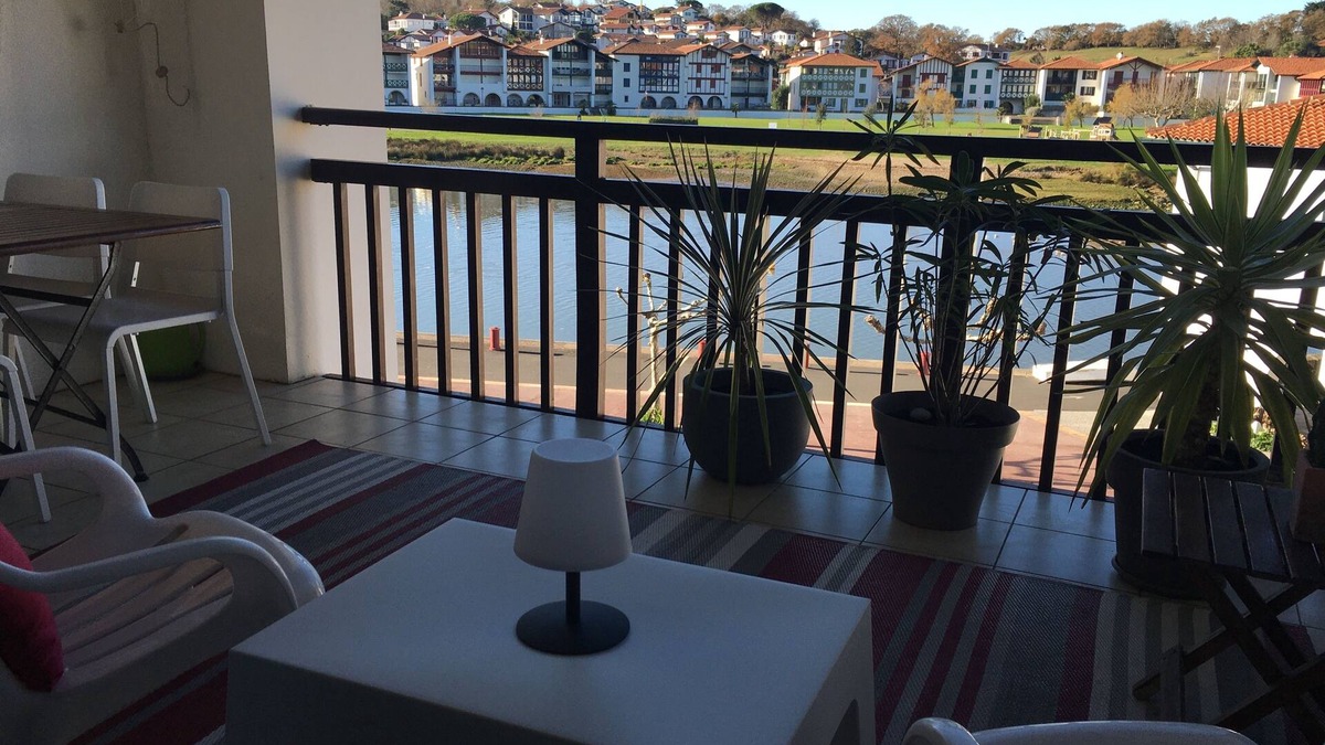 Ciboure Apartment | CIBOURE-Socoa Plage Très beau T1Bis Tout Rénové avec Grande Terrasse sur Rivière