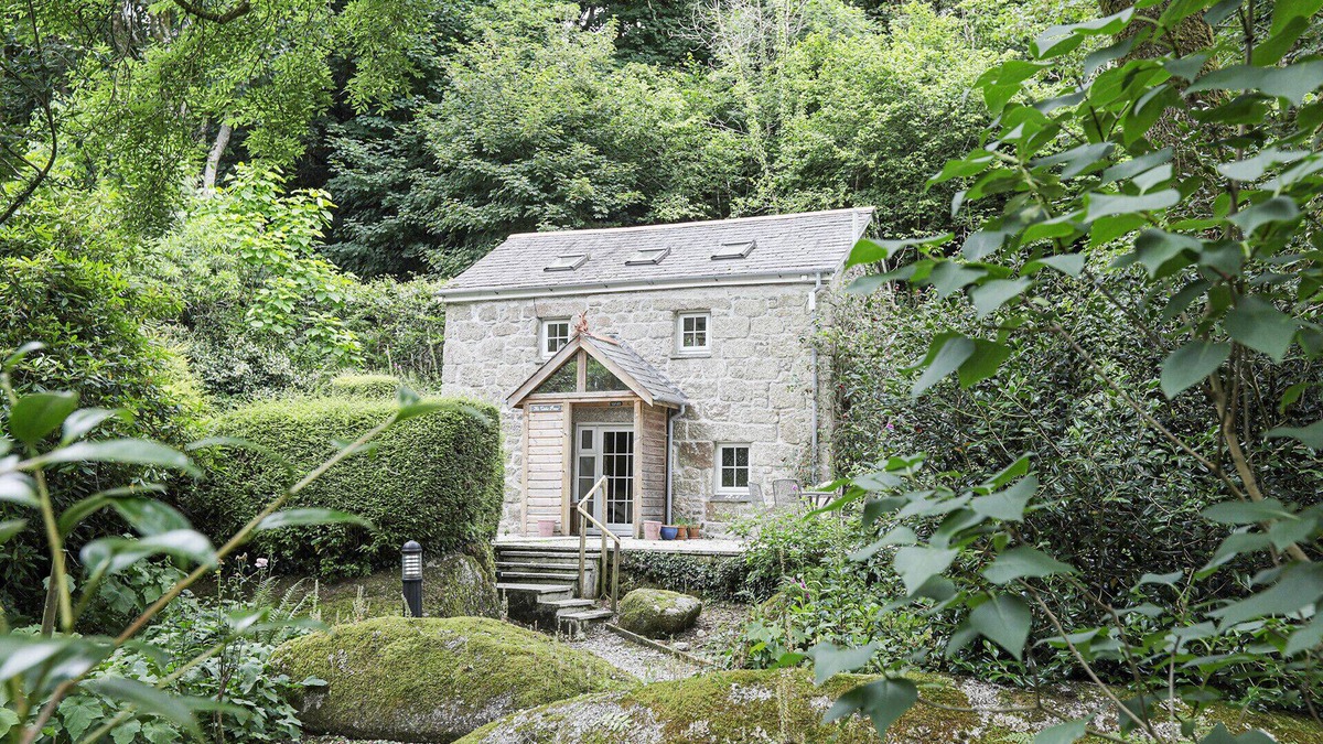 Boscundle Cottage | Cider Press, St Austell with riverside garden