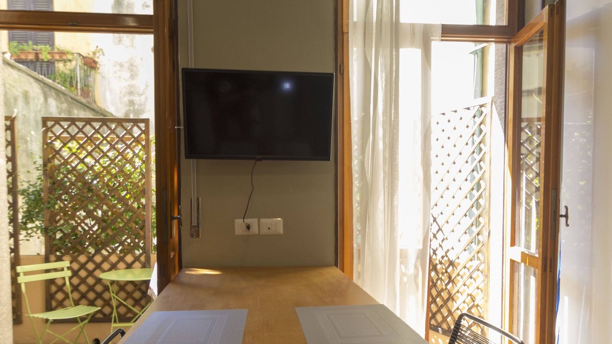 Brescia Antica Apartment | 'Cidneo' - Cozy Studio Apartment with patio in the Heart of the City of Brescia