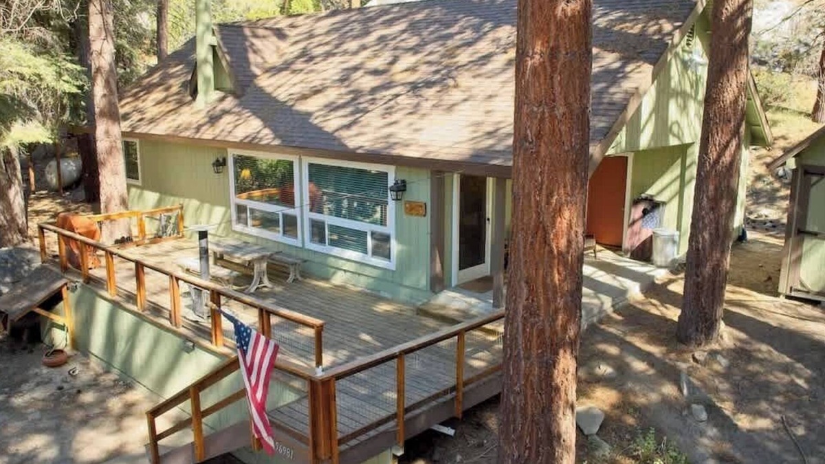 Ponderosa Cabin | Cielo Blanco- First Responder Cabin w Treehouse