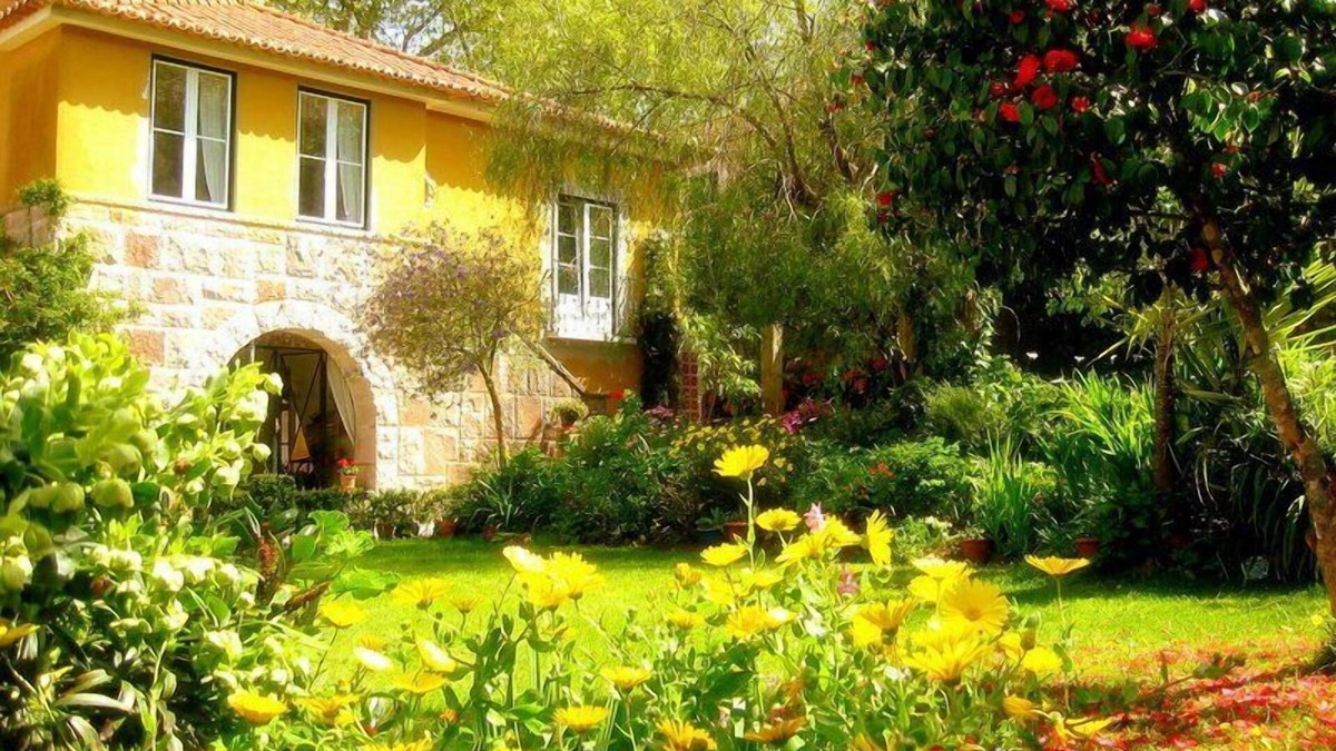 Sintra Apartment | Cinco - Perfectly Located Apartment, B&B Style Service, Private Garden And Pool