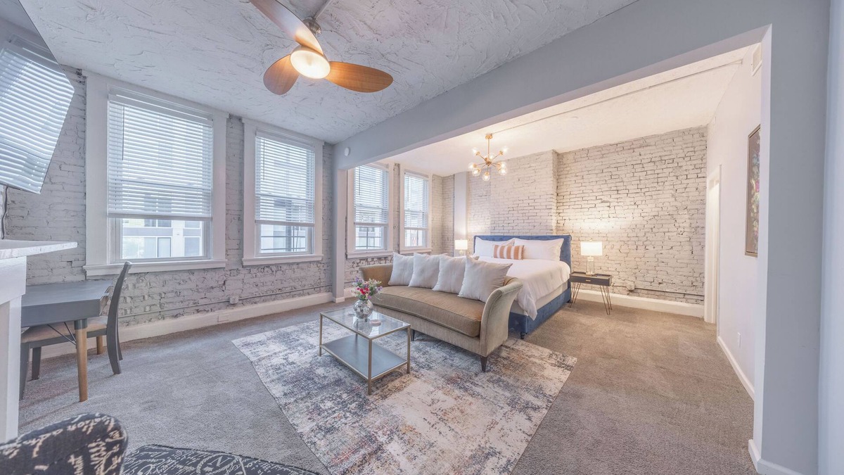 Central Business District Condo | Cincy Stay And Play/K&Q Comfort + Walkable Gem