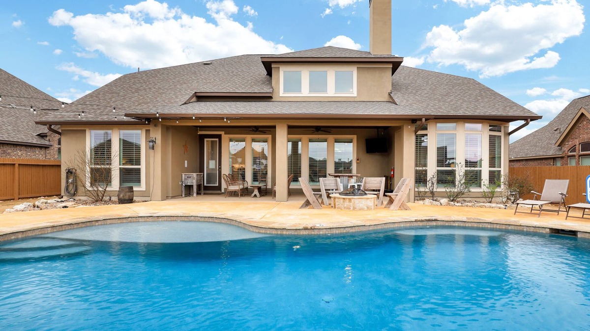 Fair Oaks Ranch House | Cinema - A Birdy Vacation Rental