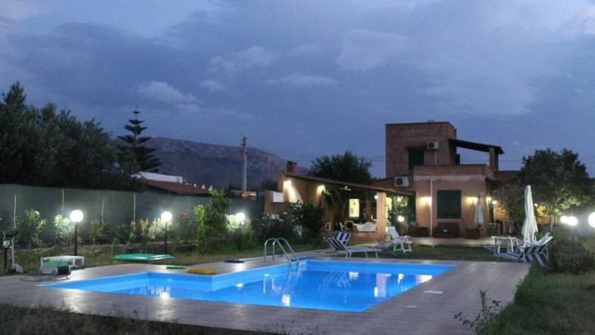 Cinisi Villa | Cinisi: House/Villa - Cinisi House with garden