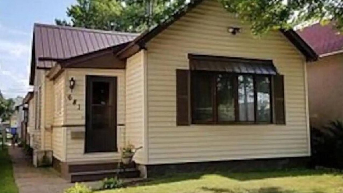 Winona House | "Circa 1900 Home in Downtown Winona "