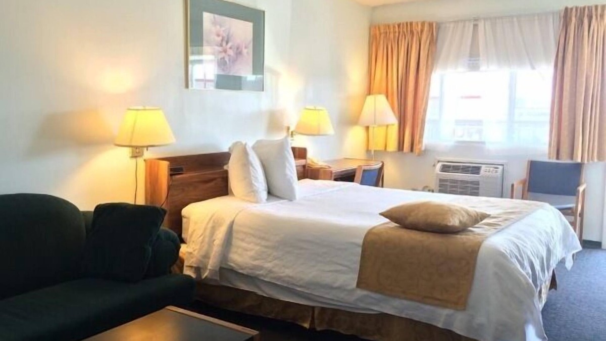 Olds Hotel | Circle 5 Motel
