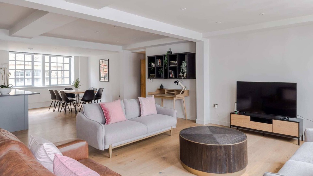 Clerkenwell Apartment | Circus of Colour - Farringdon - by Frankie Says