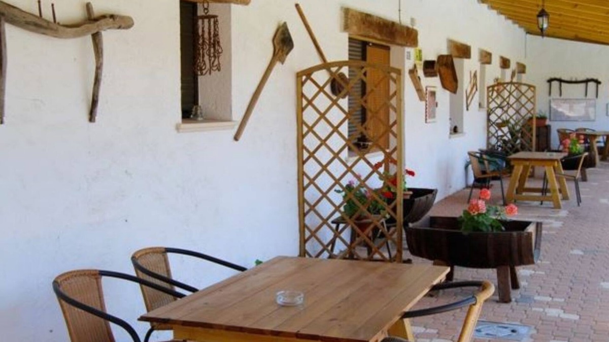 El Peral Cottage | Cirondo Cave 8 Places