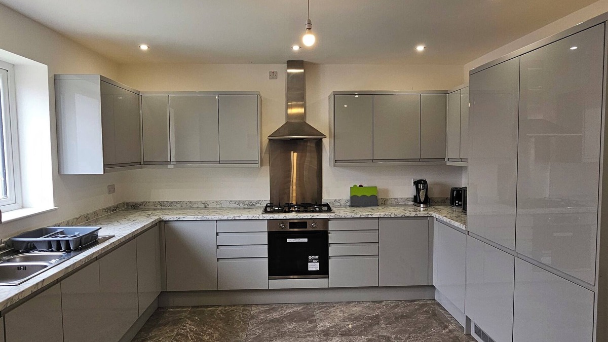 Tunstall House | Citrine Suite 4 Bed House in Stoke on Trent