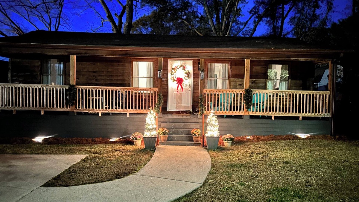 Lincolnton House | City cabin, 2-bedroom house with 2 full beds, custom shower, in Lincolnton.