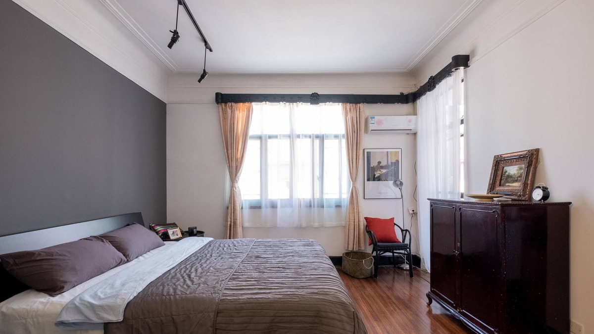 Jing'an Condo | City Center !1100 Sq ft Apt. Near Sbwy 2@Nan Jin Xi Rd. Full Kitchen. Sleeps 4