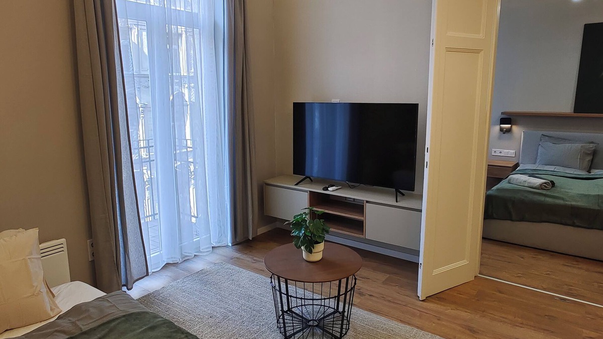 Nepszinhaz negyed Apartment | CITY CENTER 2! A Cozy and Modern 2BR in the city center near New York Cafe!