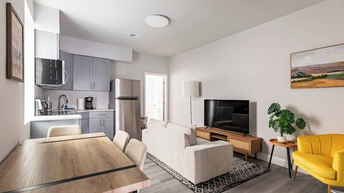 Passyunk Square Apartment | City Center 2Queens 1twin