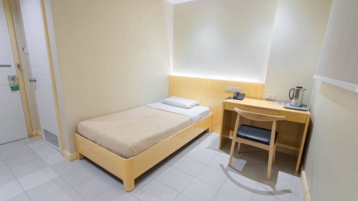 Downtown Tacloban Apartment | City Center Comfort: Etsu Studio Tranquil Stay