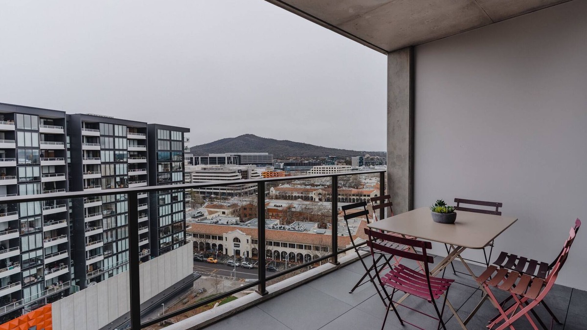 City West Apartment | City Center High-Rise Apartment with Parking