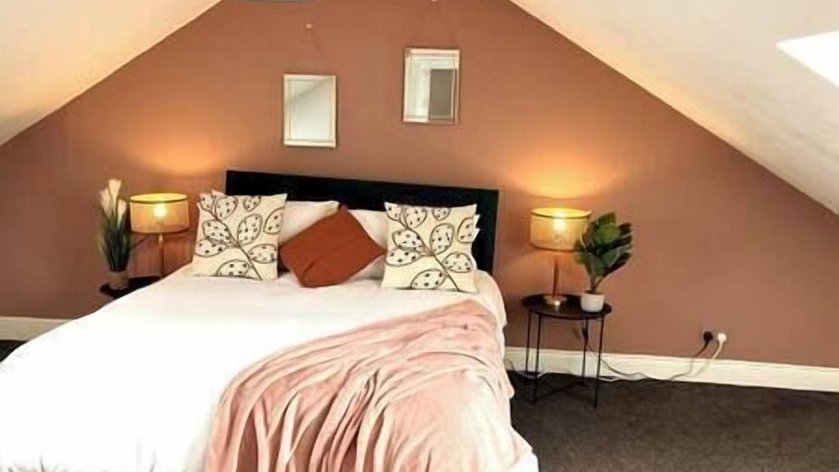 Sunderland House | City Center, near Hospital, Nissan and CrownWorks Studi
