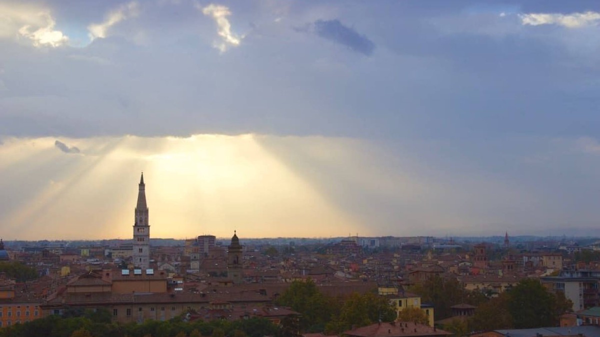 Old Town Apartment | City Center with private parking and stunning view.