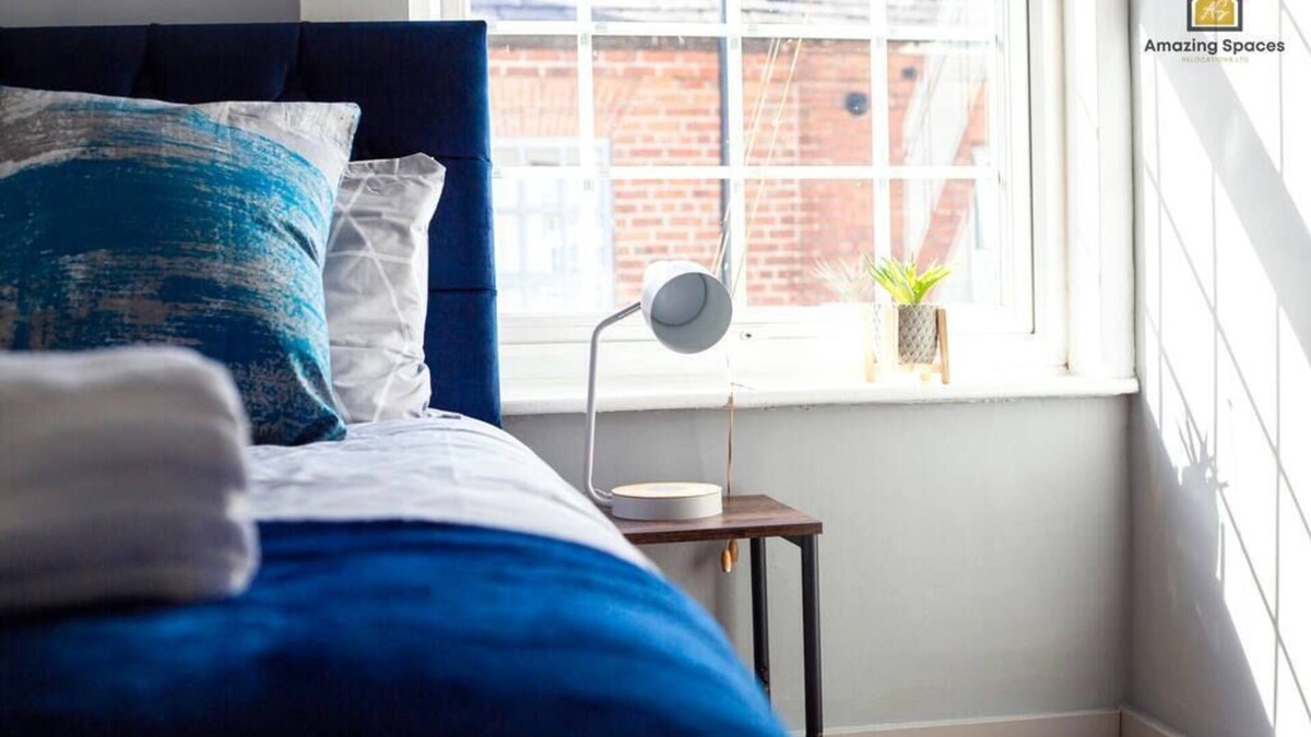 Warrington Apartment | City Centre 2 Bed Flat Sleeps 3 for Work and Leisure with Private Parking & Wifi