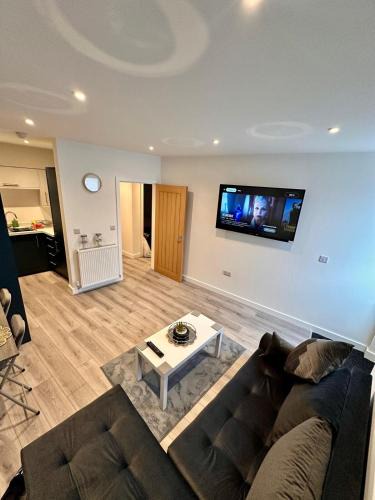 Mapperley Apartment | City Centre 2BR Flat with parking, Sleeps 6
