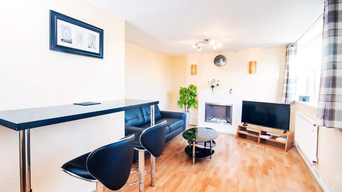 York House | CITY CENTRE ★ FREE PARKING ★ 2 BED HOUSE ★ MODERN