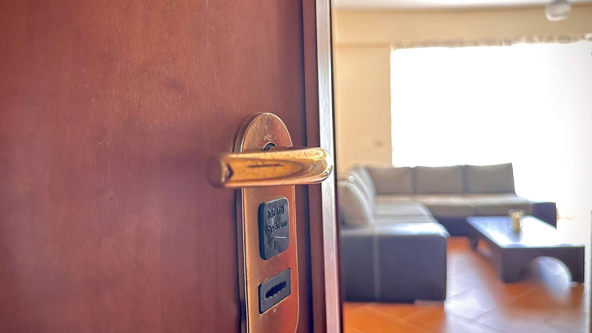 Qender Apartment | City Centre Gem: 2Min Walk to Beach, Promenade,Dining & 1Min to Tirana Bus Stop!