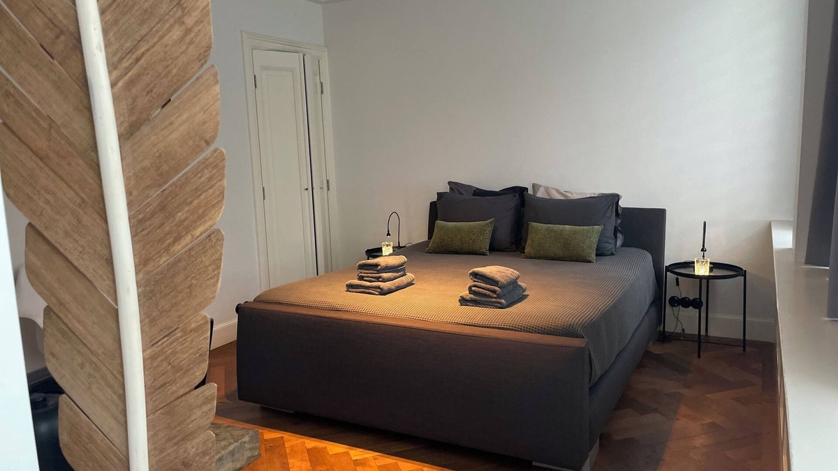Grachtengordel-West Bed & Breakfast | City Centre Logis Only Room with Private Bathroom. Roof Garden.