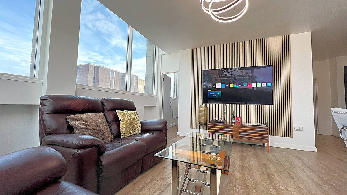 Theatreland Birmingham Apartment | City Centre - Sleeps 4 & Free Parking