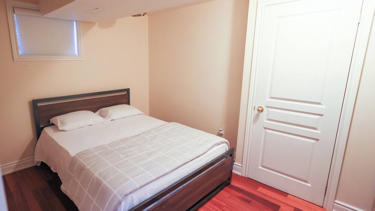 Brampton House | City Escape-Cottage by the Lake