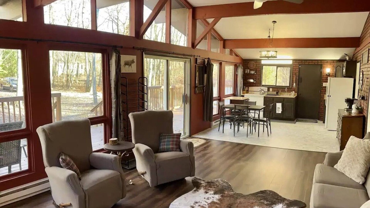 Jim Thorpe Ski Chalet | City Escape: Cozy 2 bedroom Chalet in Jim Thorpe