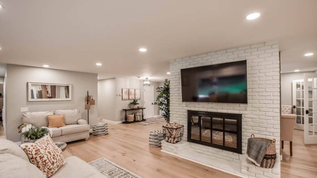 North Canton House | City estate offering privacy & seclusion near many attractions