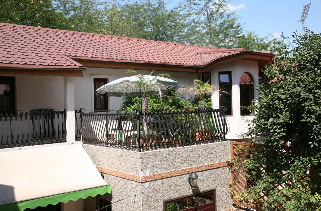 Dorobanti Bed & Breakfast | City Garden Rooms and Apartments