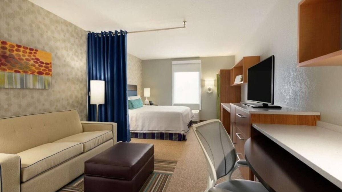 Florida City Hotel | City Haven: 2 Family-friendly Units w/FREE Breakfast and Parking! Onsite Pool!
