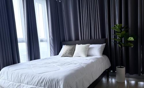 Bonifacio Global City Hotel | City Lights Apartment in BGC