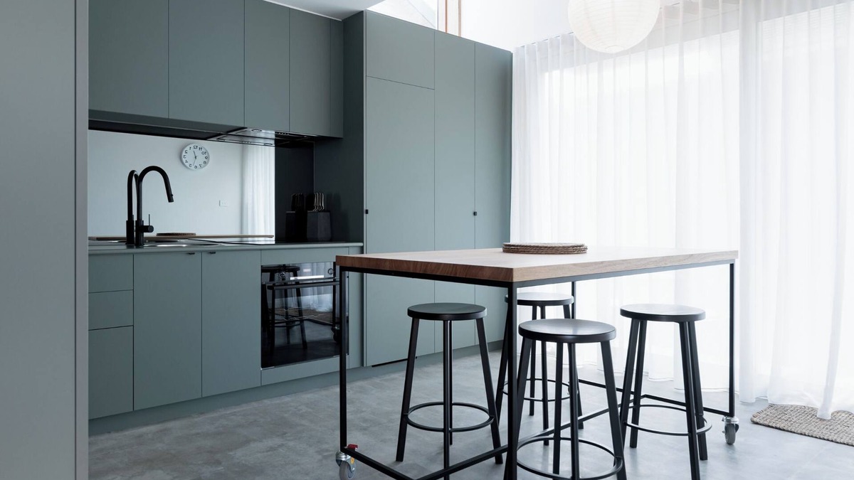 South Launceston House | City Lights & Tiny Delights: Near CBD & Parking