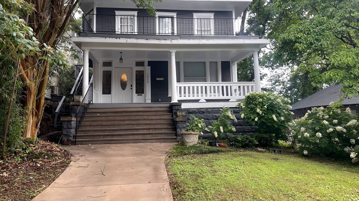 Glen Iris Apartment | City Lights UAB Cozy 1-Bedroom Getaway