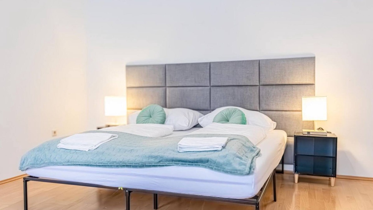 Neulerchenfeld Apartment | City-Linked 2BR Apartment Near Wiener Stadthalle