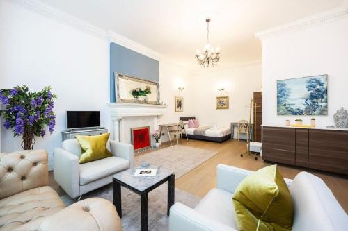 Knightsbridge and Belgravia Apartment | City Living 1BR Apt South Kensington