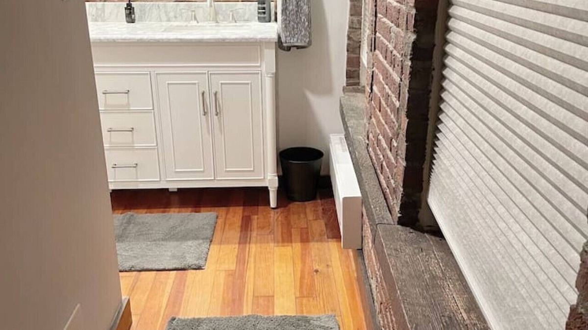 Newburyport Apartment | City Loft Group Getaway King Downtown Location