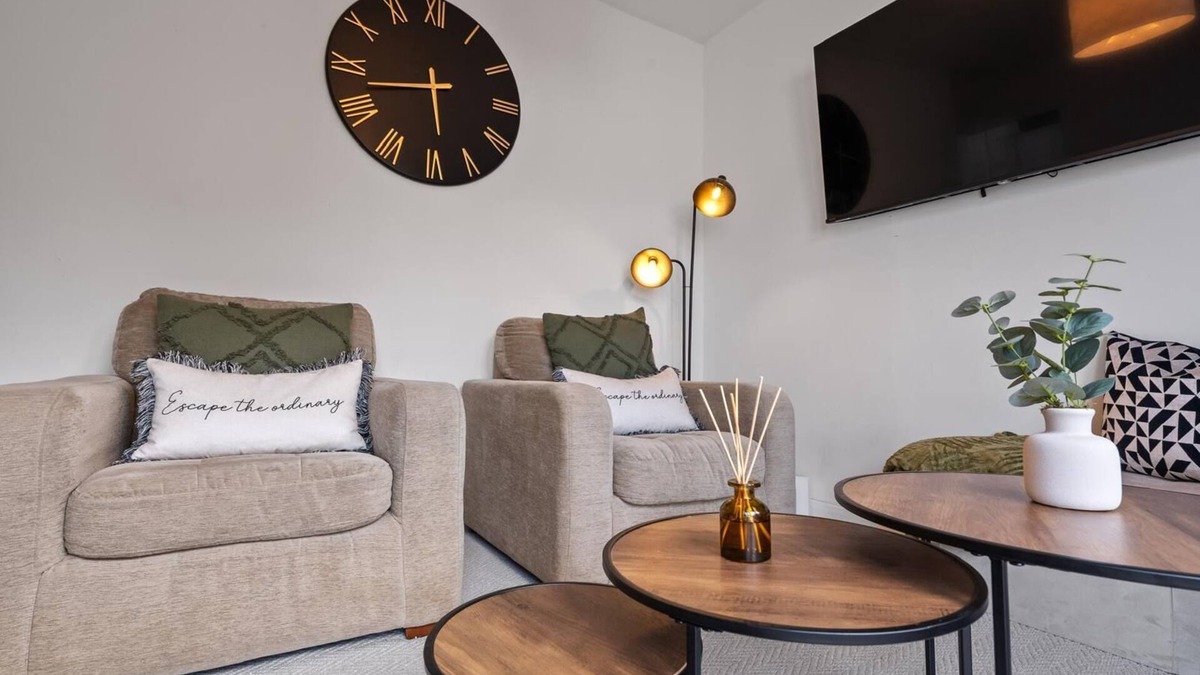 Hillingdon House | City Nest Service Accommodation HEATHROW 5 min drive to Heathrow Airport