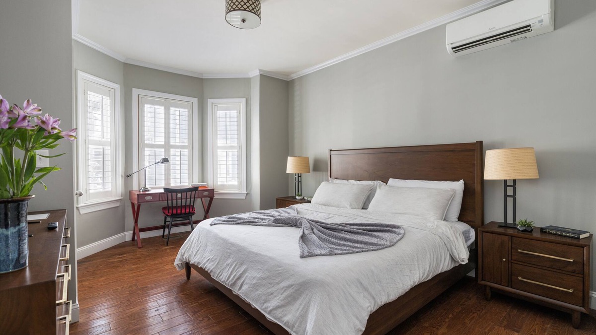 Cambridgeport Condo | City Oasis with Yard and easy Walk To Harvard, MIT and Train