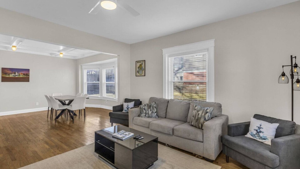 South Hyde Park Apartment | City of Fountains Getaway