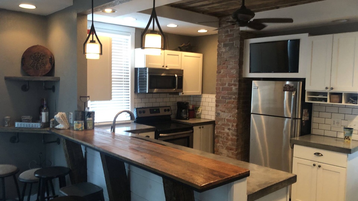 Fairmont House | City of Lakes Carriage House
