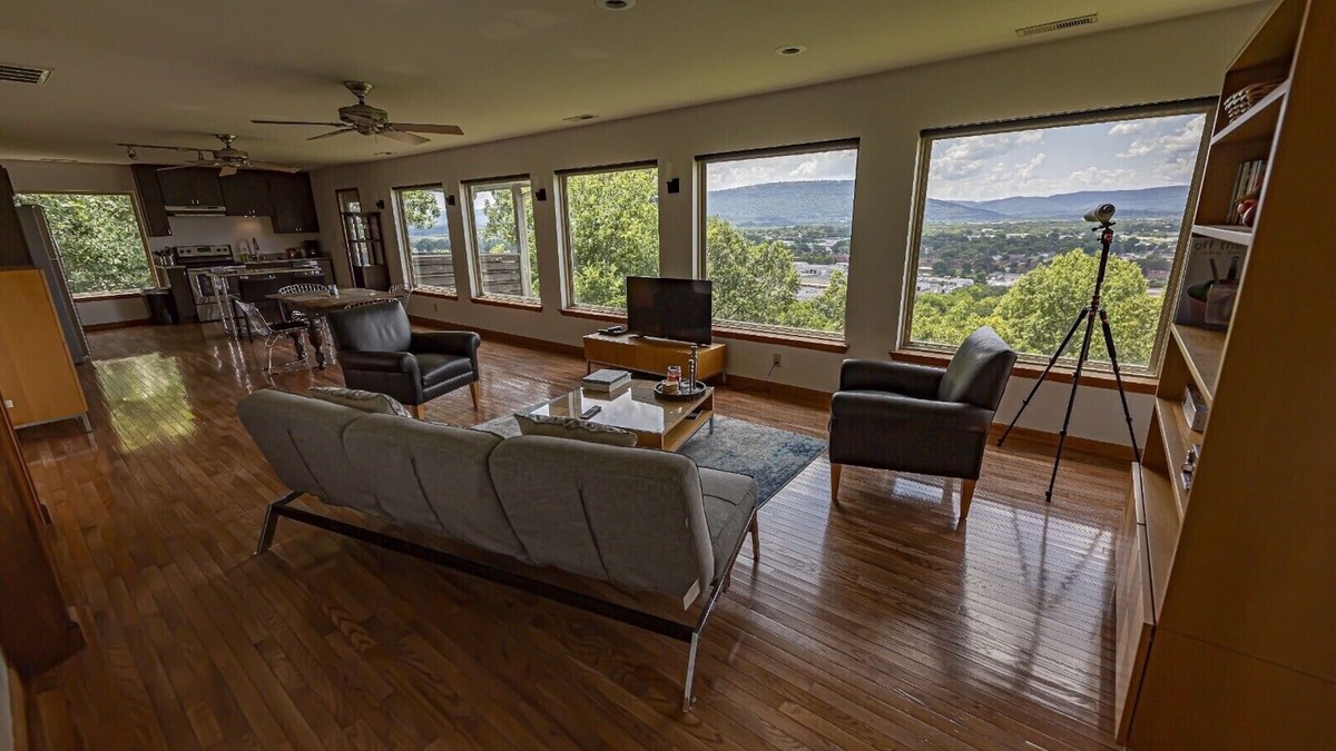 Chattanooga Ski Chalet | 'City Overlook & Hideway' above downtown Chattanooga