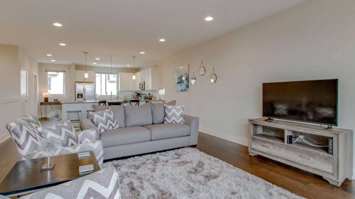 Katie Hill Neighborhood House | City Overlook - Luxury Amenities - Mins to D'Town