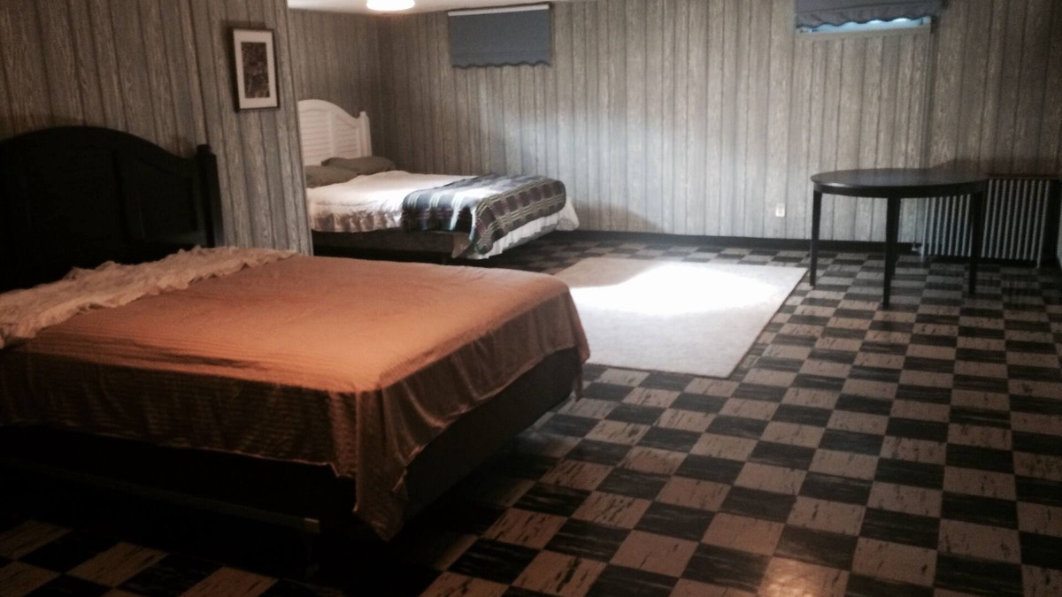 Mobridge House | City Park Location And Two Blocks From Downtown