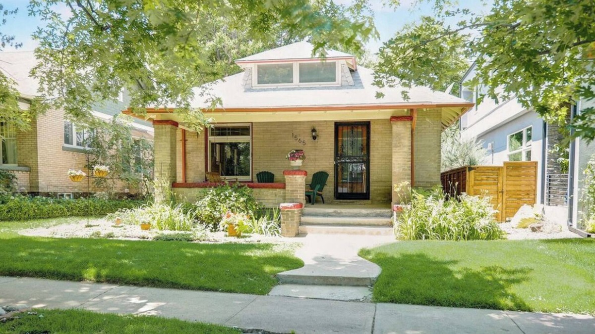 City Park Apartment | City Park - Newly renovated, cozy 2-bedroom, basement apartment with AC, WiFi